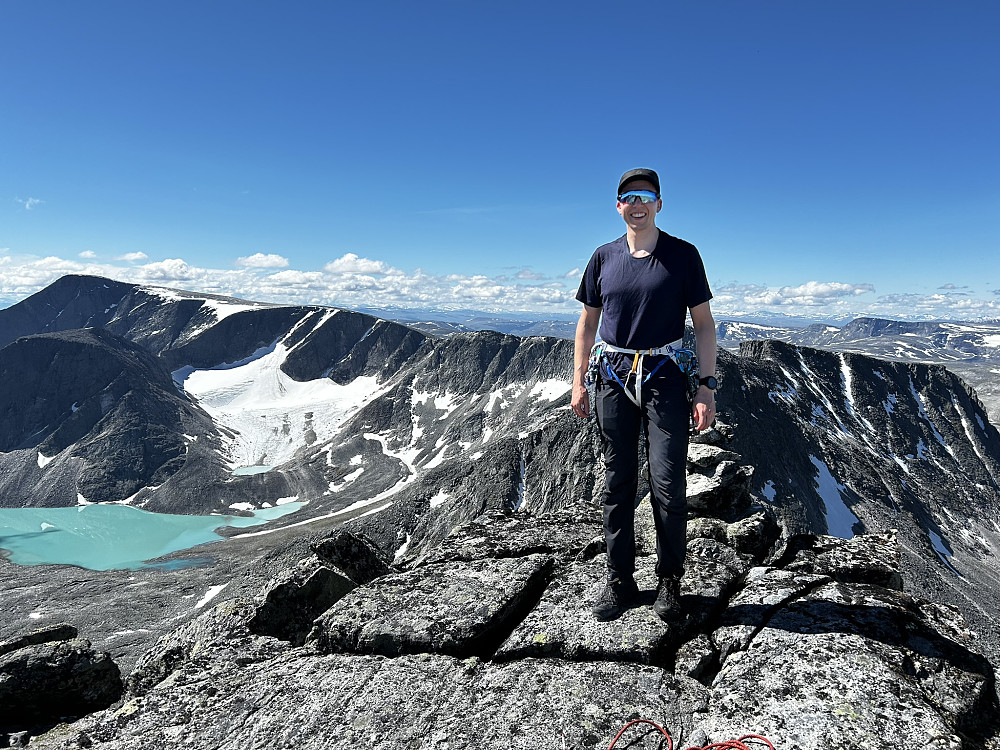Lars på toppen av Larstind
