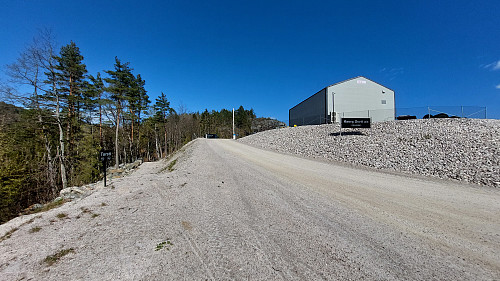 Turveien går her ned til venstre