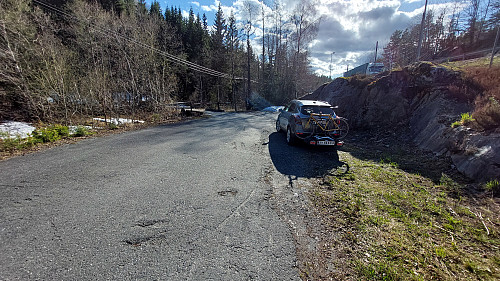 Parkering før bommen.