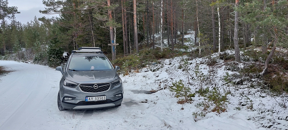 Blåmerket sti går opp til høyre
