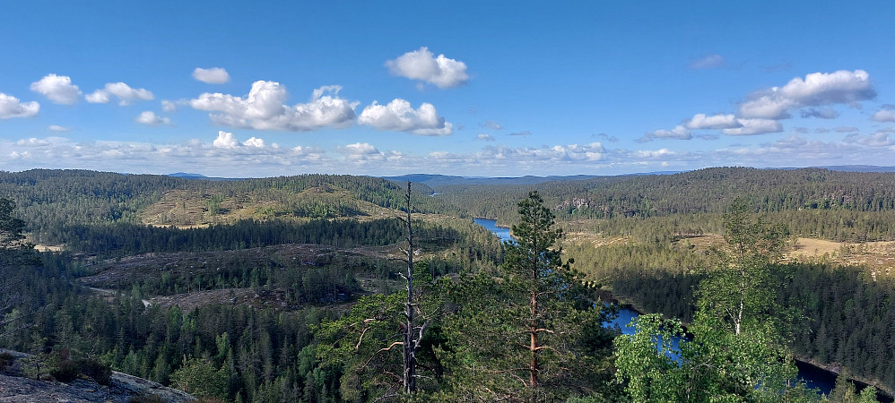 Utsikt mot Mjåvatn på vei opp