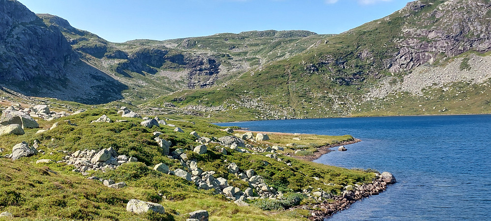Rennevatnet. Stavskarbrokka rett fram