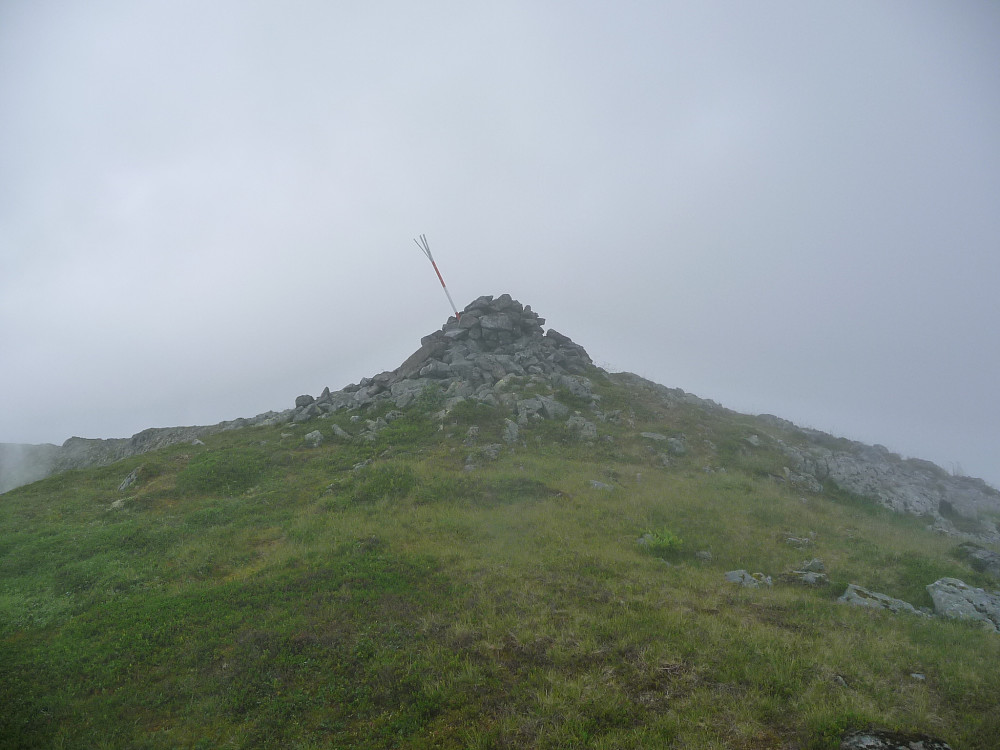 Vikatind, toppen