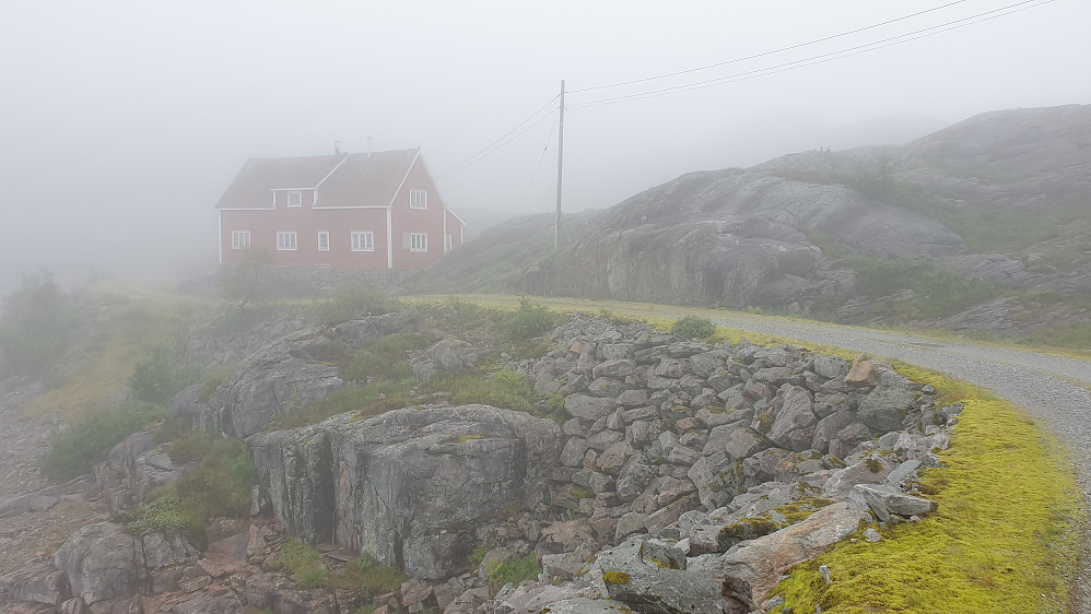 Forlatt hus ved demningen