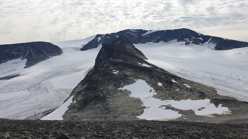 Langs Trollsteineggje, med Glittertind i bakgrunnen, sett fra Trollstein-Rundhøe.