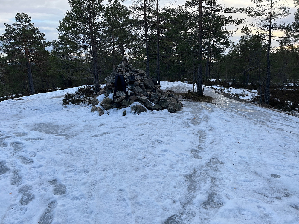 Varde ved stidele etter Slettåsen