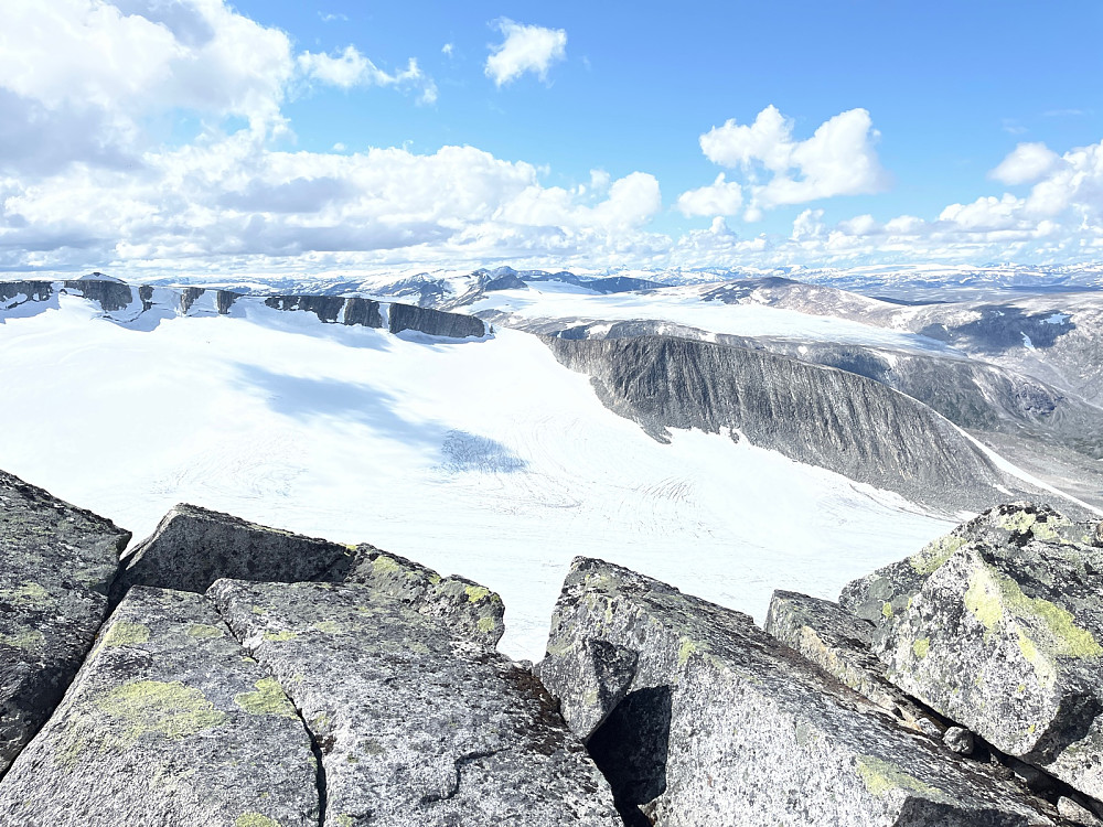 Utsikt over Ytstebreen og Låven