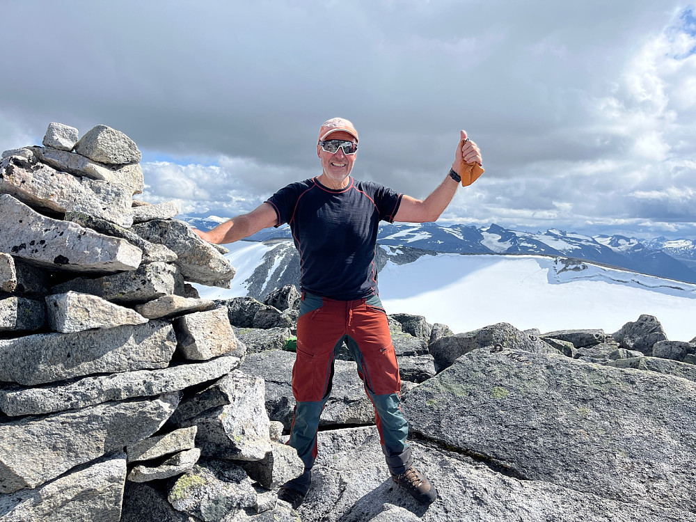 Lykkelig mann på toppen