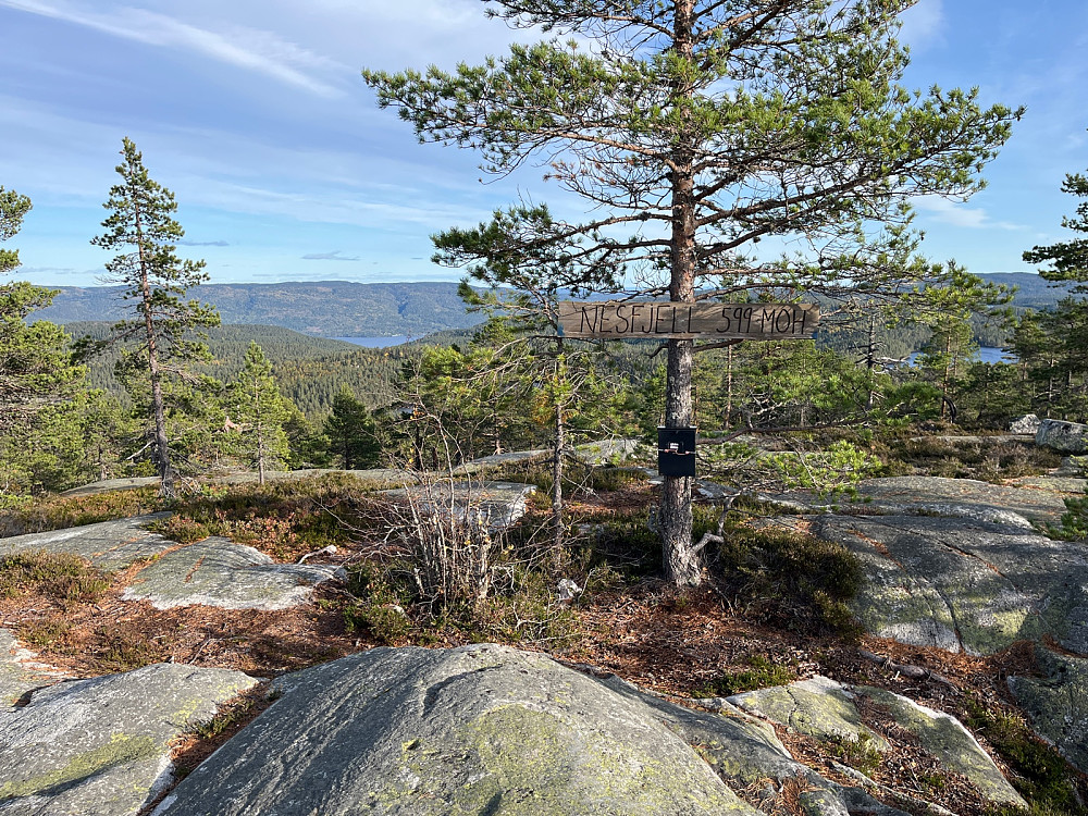 Skilte på Nesfjellet