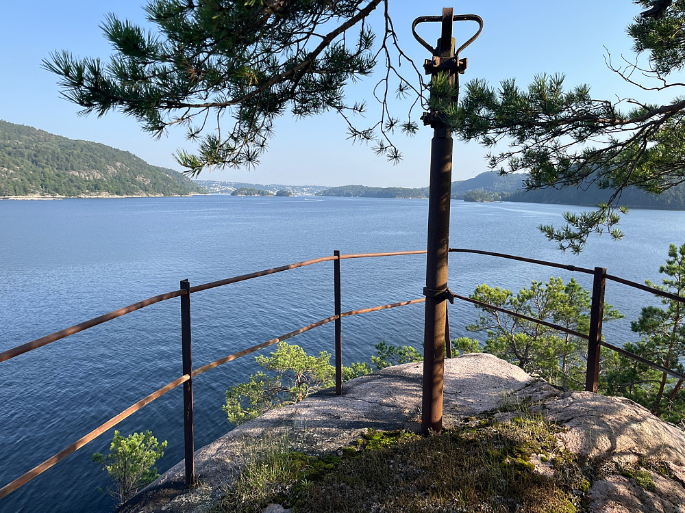 Utsiktsplattform på nordre Raudholmen, mot Bergholmen