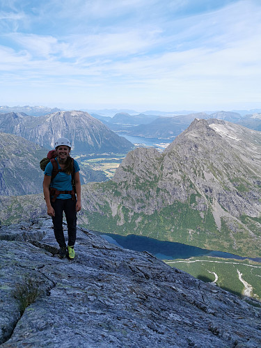 Blånebba i bagrunnen. Glad for å være i gang!