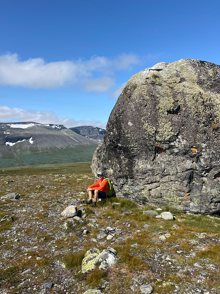 Hallingsteinen, hvor en Halling måtte sitte på for å unngå ulven..