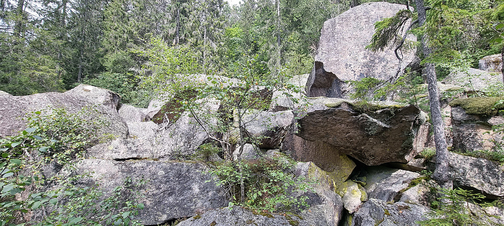 Grov ur under åsen. 