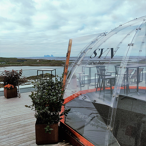 På toppen av hotellet. Fint sted å sitte og beundre utsikten mot Træna og storhavet. 