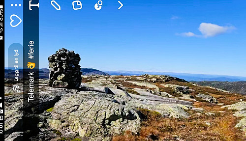 Sender slike skryte snap til venner.