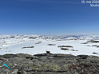 Fra Inste Tinden mot Røldalssåta, Breifonnplatået, Suldalsskar, Hegerlandsnuten (rund). Lengst bak, til høyre, Snønuten i Suldal.
