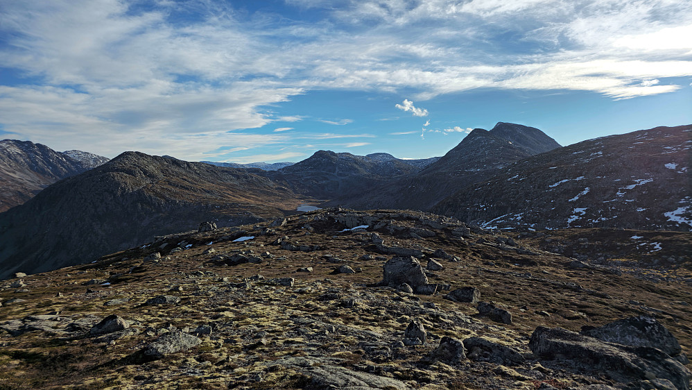 Kommende topper. Neådalsfjellet, Tverrdalsfjellet og Tohatten.