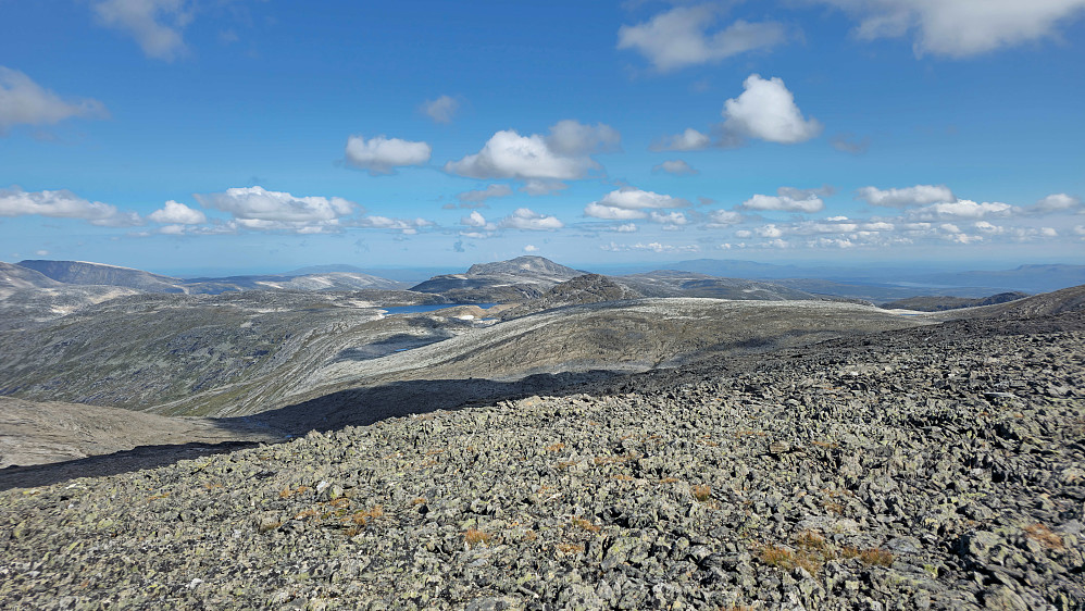 Mot Svarthamrane og Svarthøtta.