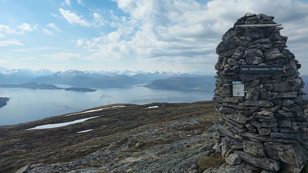 Fint vestover fra varden.