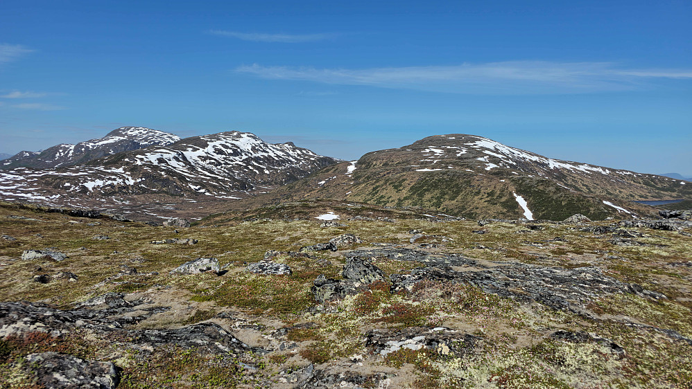 Mot Saufjellet fra dagens første topp, Høystakken.