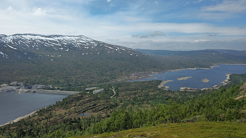 Valgte å gå ned nord for Slompkjerringa. Tydelig sti i starten som forsvant etter noen meter.