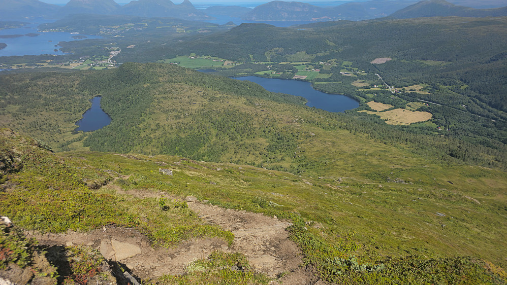 Høydemeterne går fort opp til Tussan. Tror det er snakk om 3 km til toppen.