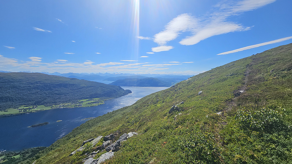 Snart oppe på Skreåfjellet. Flott turdag!