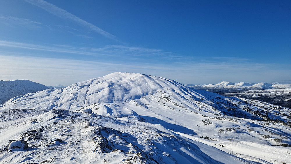 Knykjen. Ser ut som en fin skitur fra inngangen til Vindøldalen.