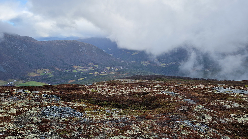 Ned mot Lønset.