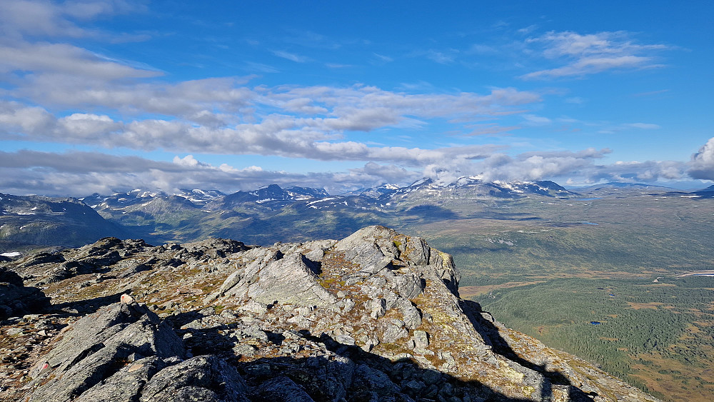 Snota synlig i skyene.