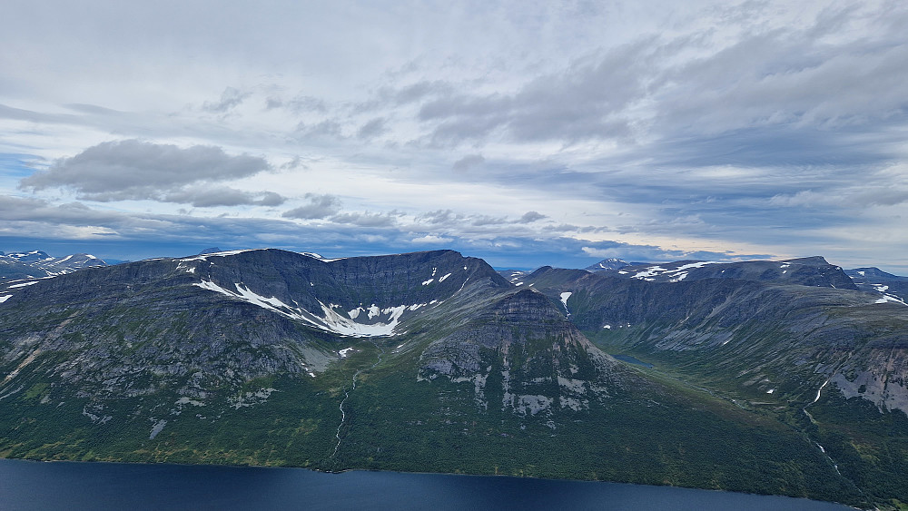 Gjevilvasskamban på motsatt side.