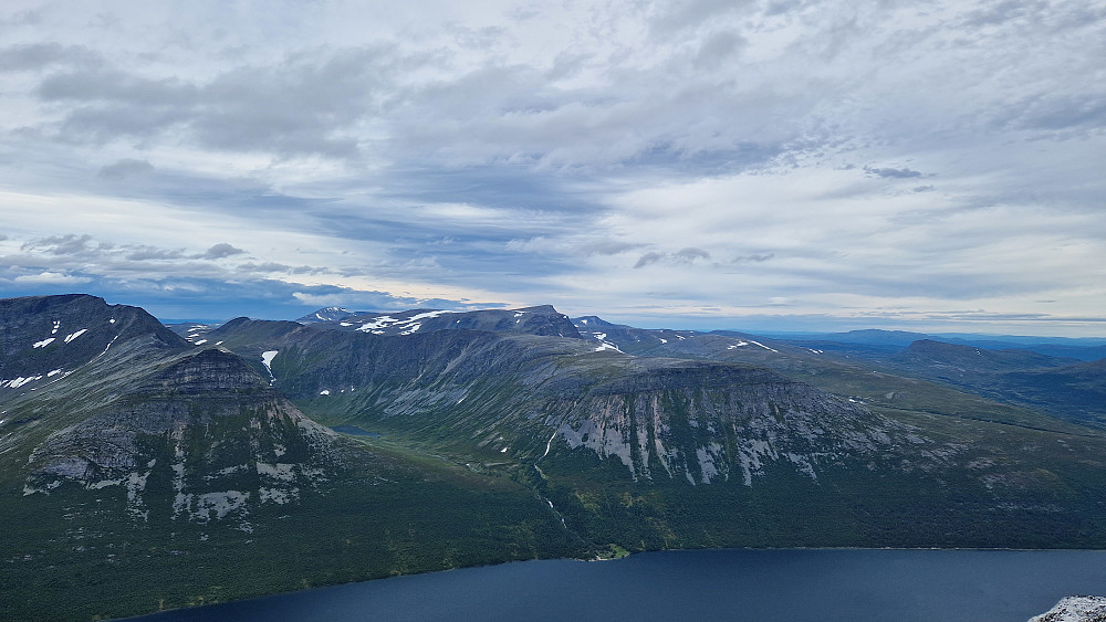 Gjevilvasskamban på motsatt side.