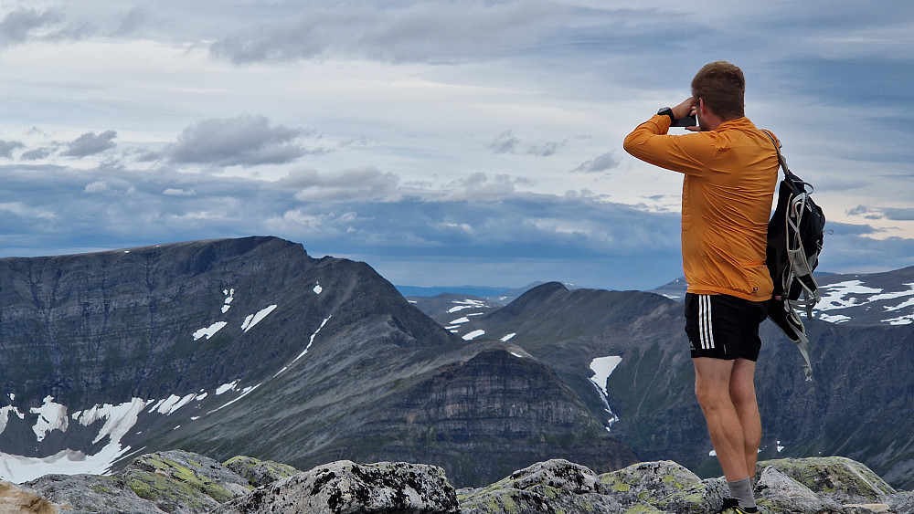 Øivind beundrer Gjevilvasskamban.