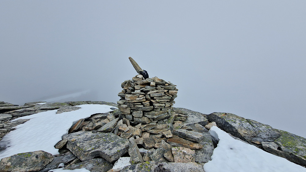 Ikke mye til sikt fra toppen av Snøfjellet denne dagen.