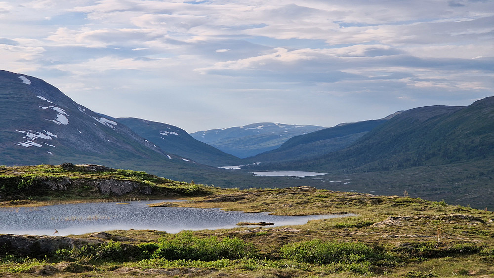 Ser over Bøverdalen mot Jensslættvatnet.