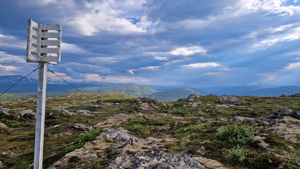 Ser mot vest fra toppen av Berggrova.