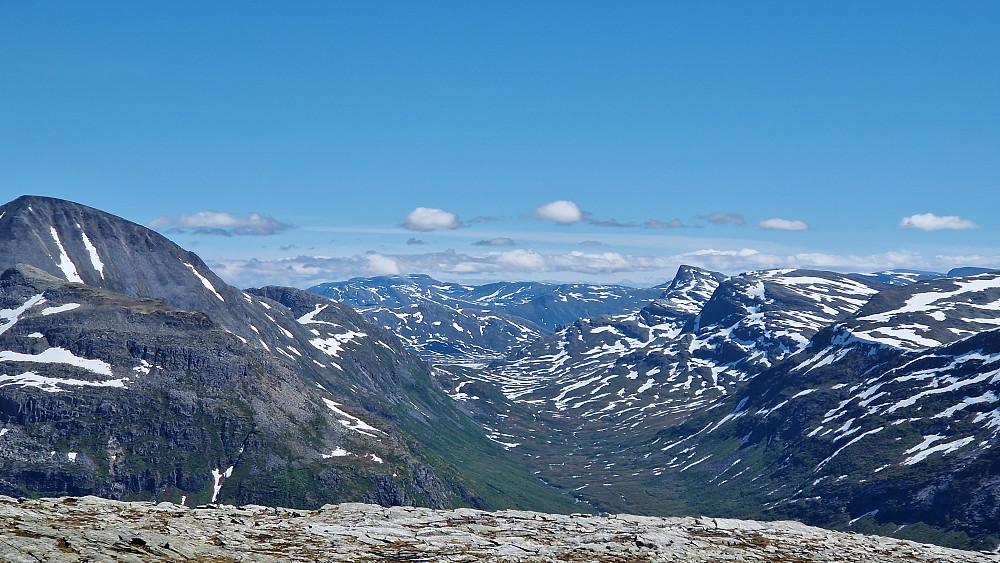 Innover Romådalen.