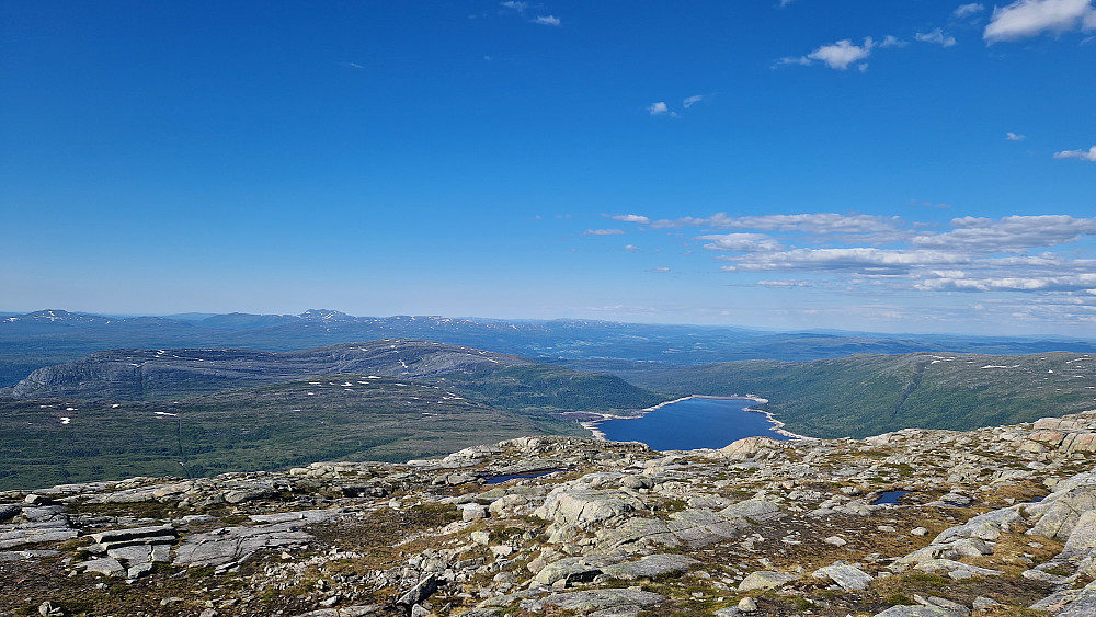 Fra nordtoppen av Tindfjellet. Ser mot Foldsjøen og Sandfjellet.