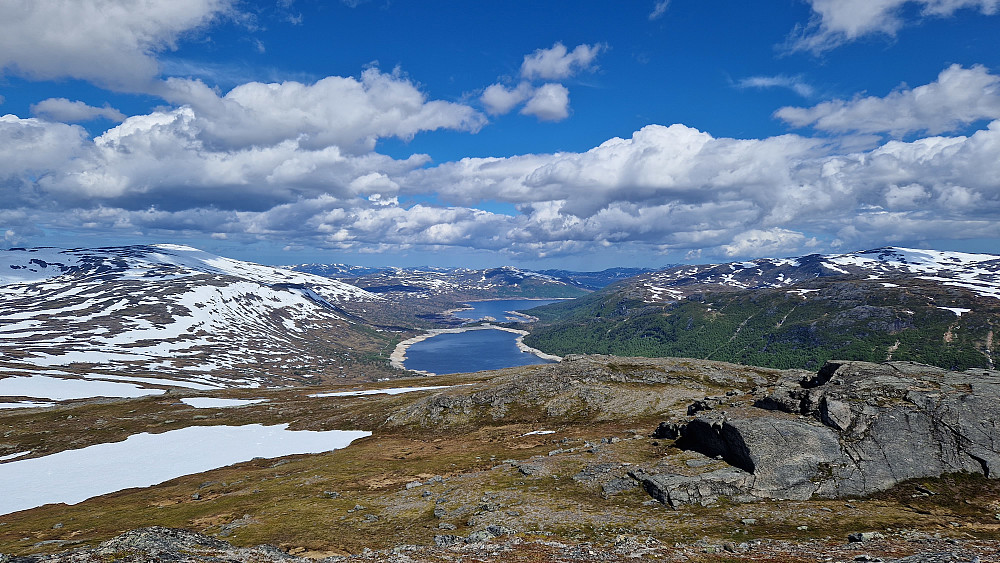 Ser ned mot Gråsjøen.