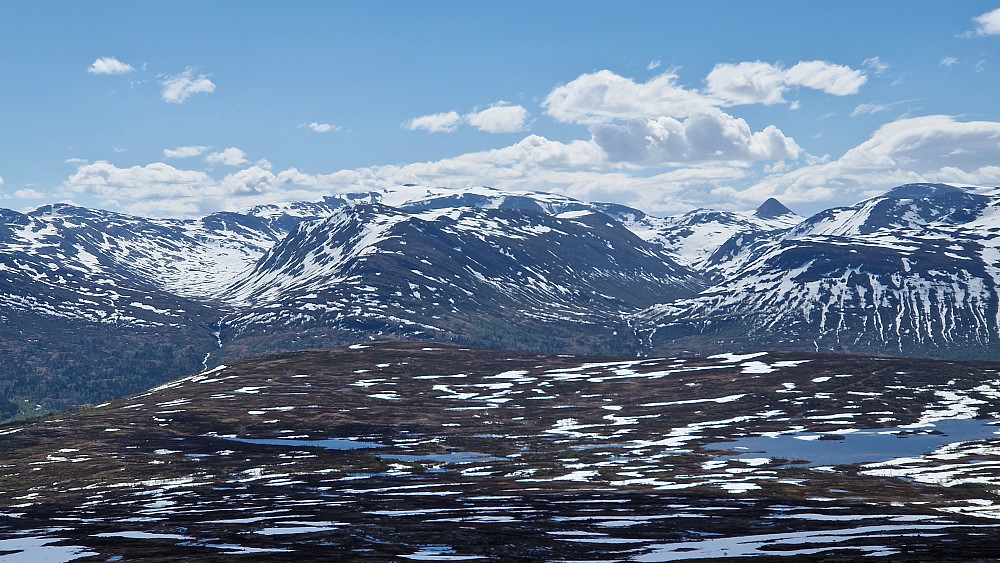 Mellomfjellet og Storlifjell.