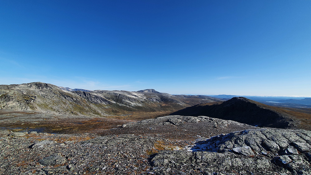 Minnildalsglupen fra høyda mellom Falkfangarhøene og Svarthamran.