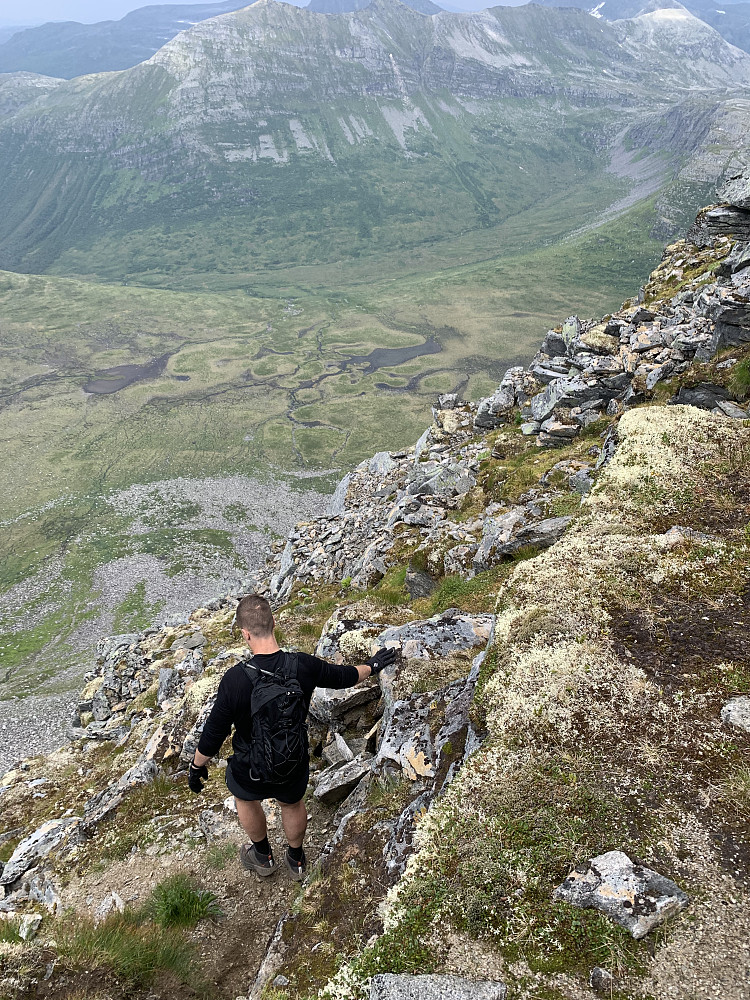 Ser vanskelig ut på avstand, men veldig greit når man er der. Ville ikke gått her når det er vått og sleipt.