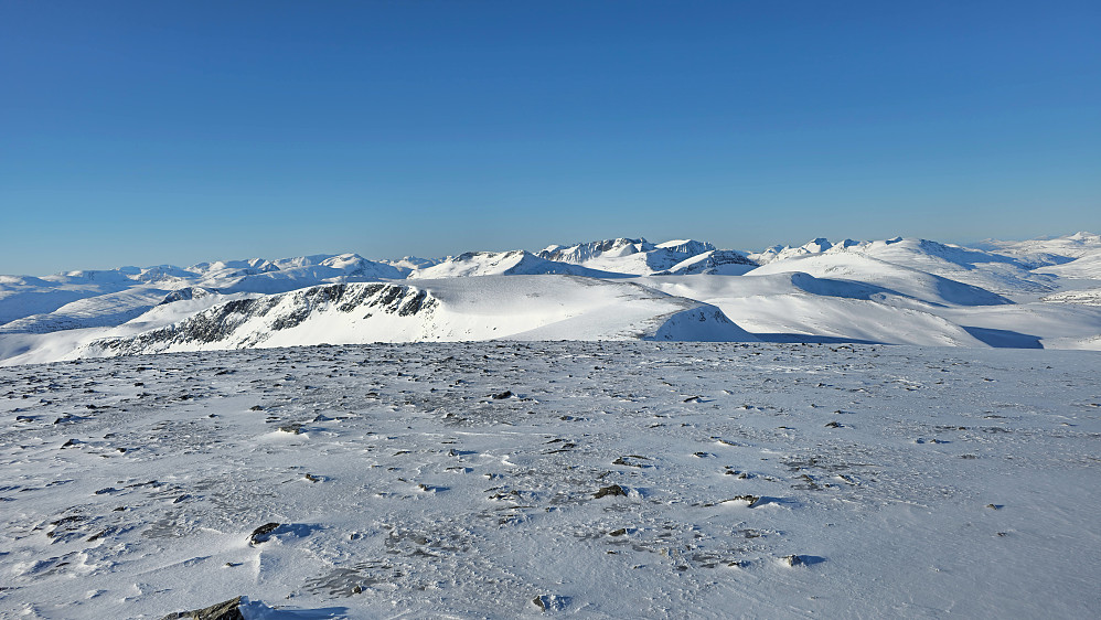 Svartdalskollen og Sunndalsfjell mot vest.