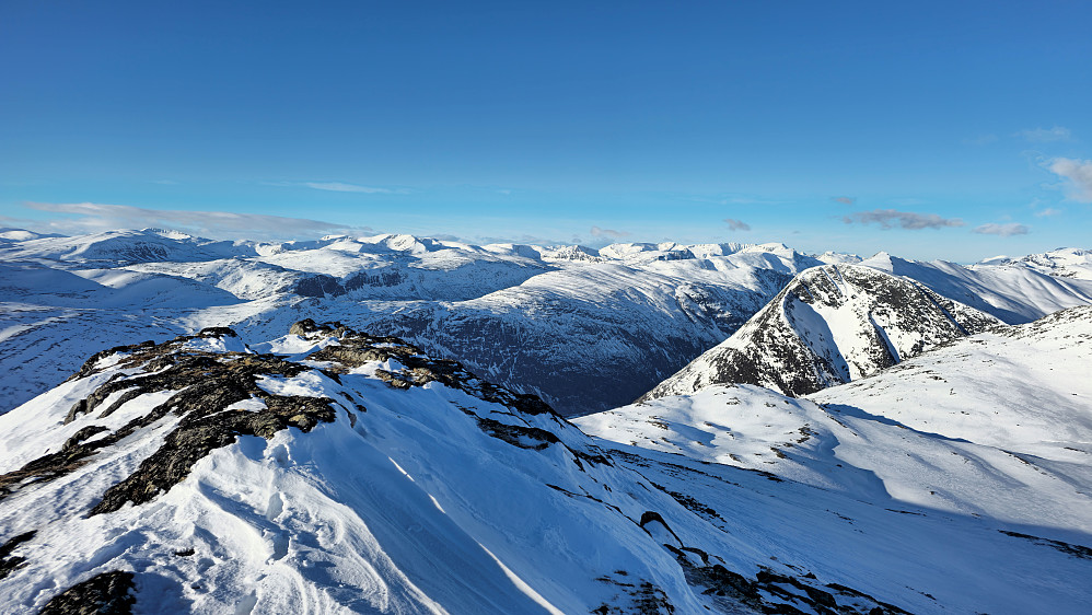 Fra Graslitinden mot Klingfjellet og Sunndalen.