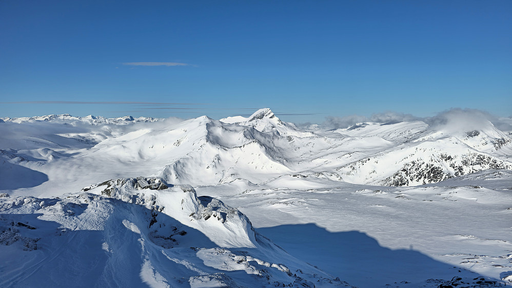 Utsikt mot majestetiske Neådalssnota fra Storlifjellet NN.