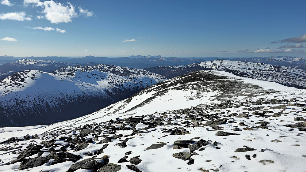 Ned mot Søyådalen.
