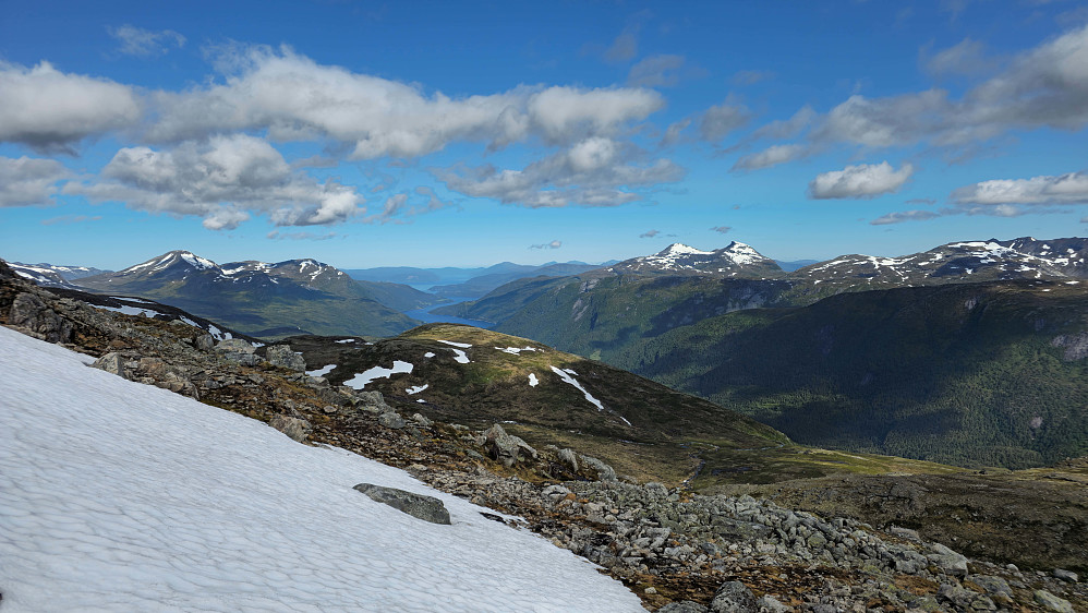 Stadig bedre utsikt vestover.