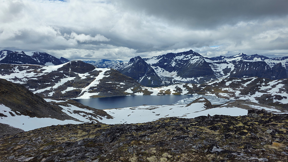 Langvatnet og Kringlehøas vesttopp.