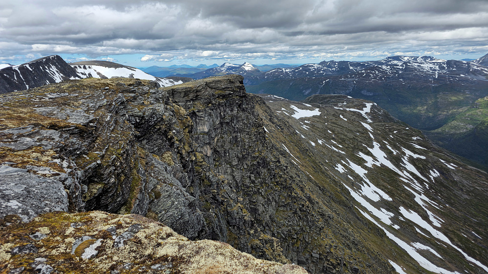 Bratt ned mot Gammelseterdalen.