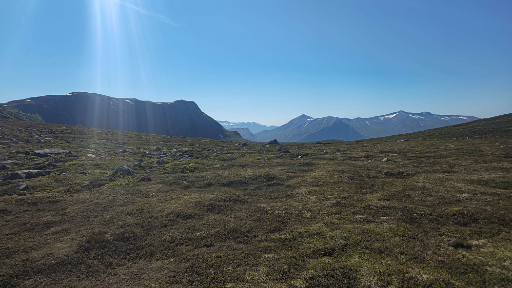 Snart gjennom skaret og på tur ned mot Børset.